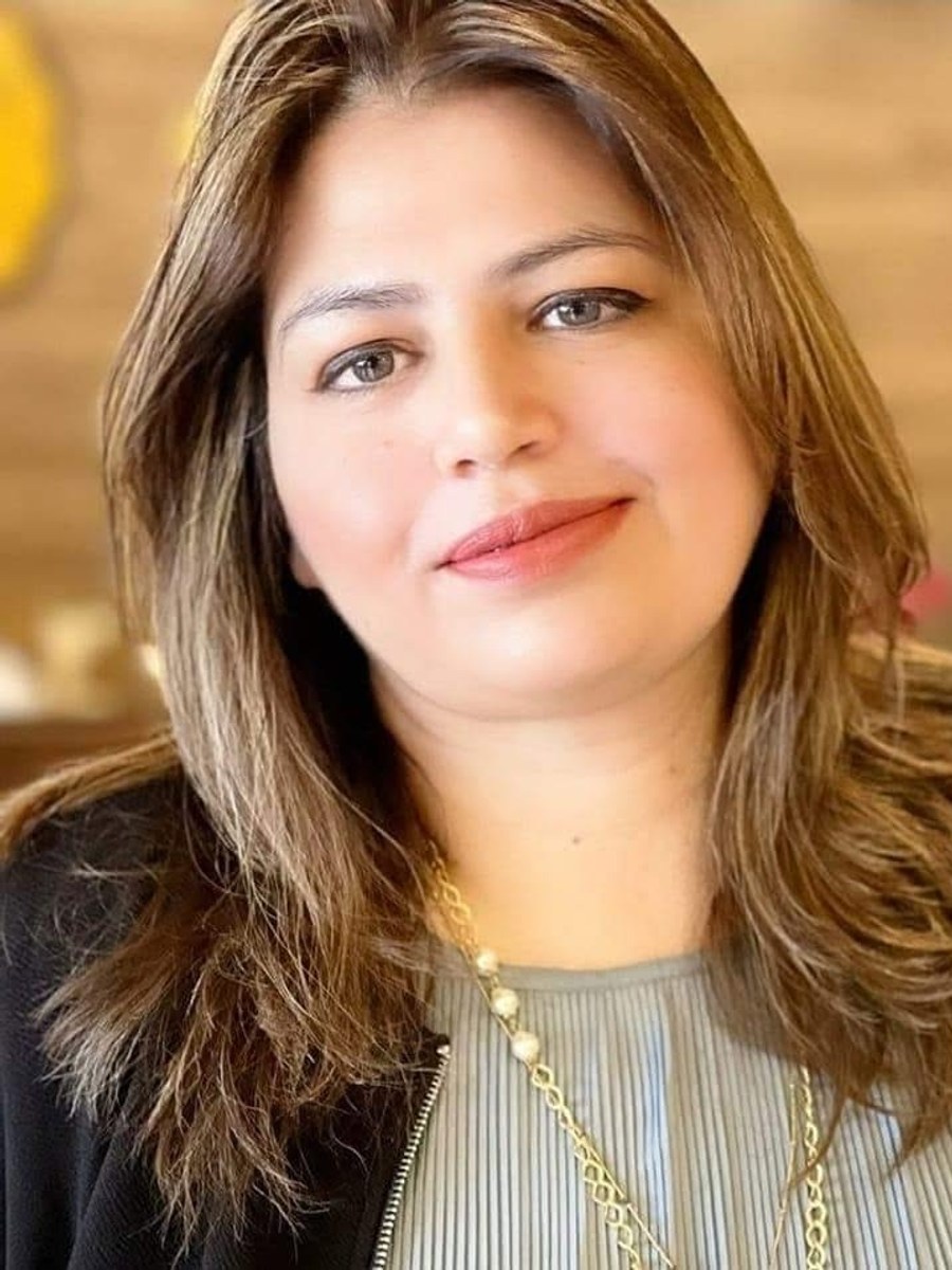 Hafsa Noreen, cinematic natural-light photographer